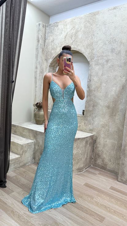 Vestido de lentejuelas con diseño de detalle en la espalda y correa de cuerda verde menta