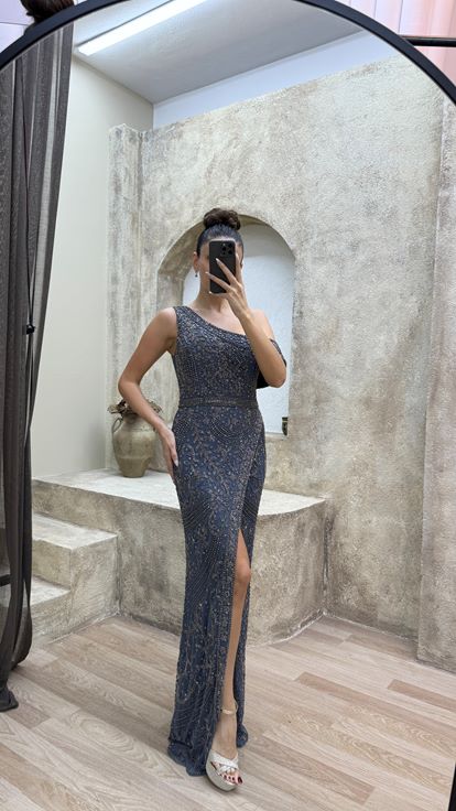 İndigo Omuz Detay Yırtmaçlı Özel Tasarım Abiye Elbise