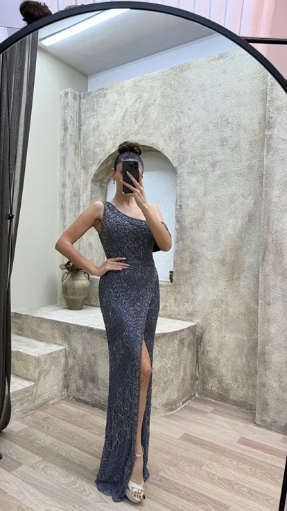 İndigo Omuz Detay Yırtmaçlı Özel Tasarım Abiye Elbise