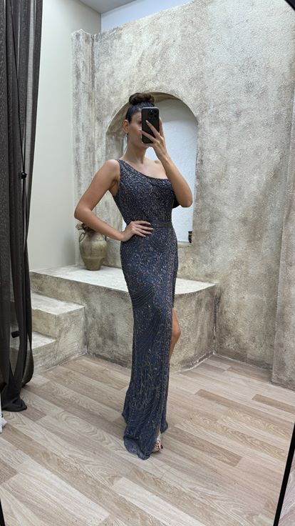 İndigo Omuz Detay Yırtmaçlı Özel Tasarım Abiye Elbise