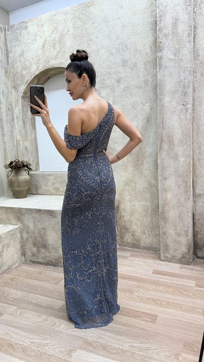 İndigo Omuz Detay Yırtmaçlı Özel Tasarım Abiye Elbise