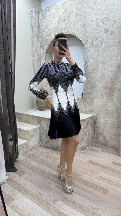 Robe blanche italienne à sequins  confectionnée sur mesure