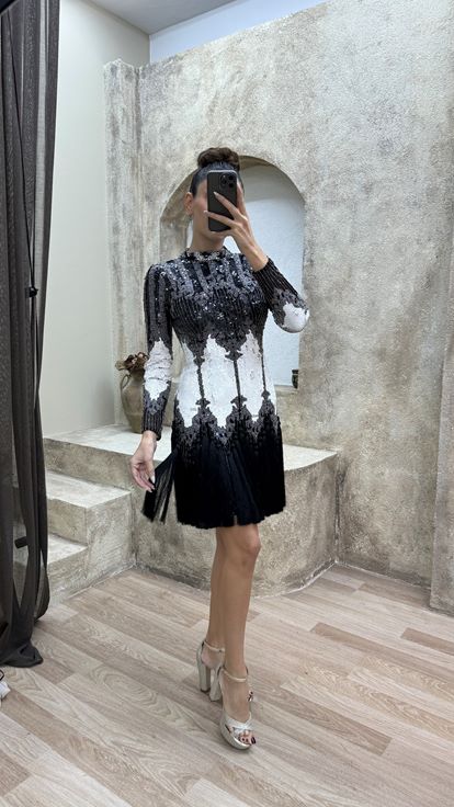 Robe blanche italienne à sequins  confectionnée sur mesure