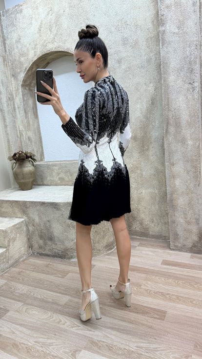 Robe blanche italienne à sequins  confectionnée sur mesure