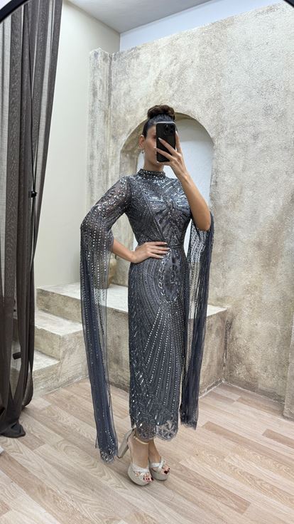 Gri Pelerin Kol Özel Tasarım İşlemeli Abiye Elbise