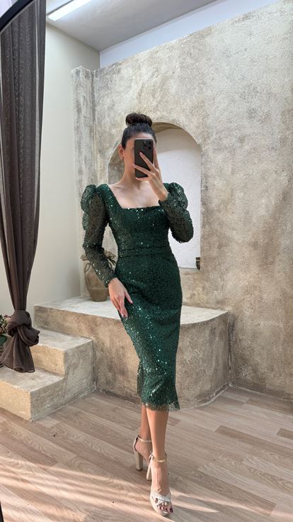 Emerald Green U-Neck Embroidered Design Midi Dress