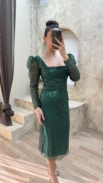 Emerald Green U-Neck Embroidered Design Midi Dress
