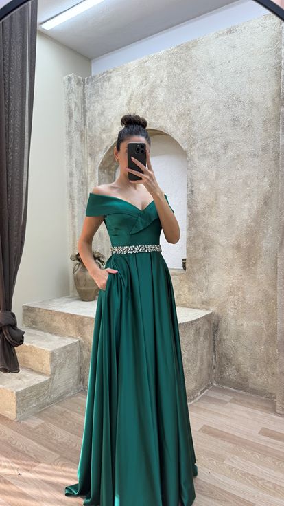 Green Boat Neck Design Satin Evening Dress