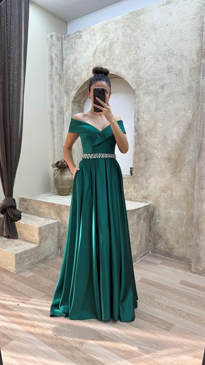 Green Boat Neck Design Satin Evening Dress