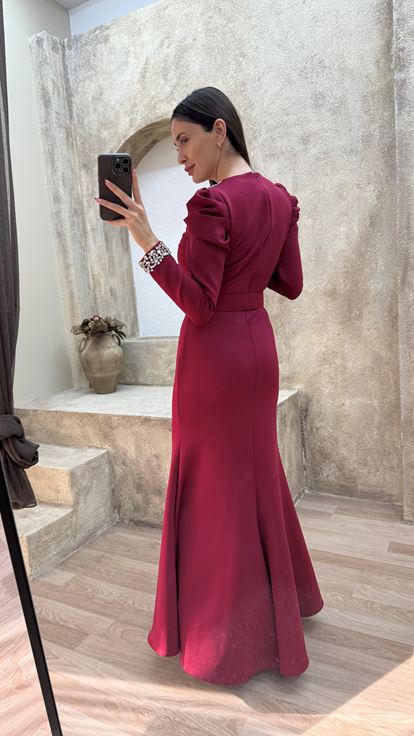 Bordo Omuzları İşleme Detay Yırtmaçlı Balık Abiye Elbise