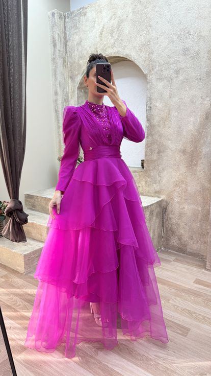 Pembe Göğsü Taş İşlemeli Tasarım Tül Tesettür Abiye Elbise