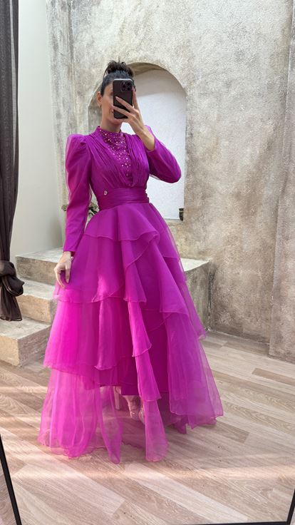 Pembe Göğsü Taş İşlemeli Tasarım Tül Tesettür Abiye Elbise