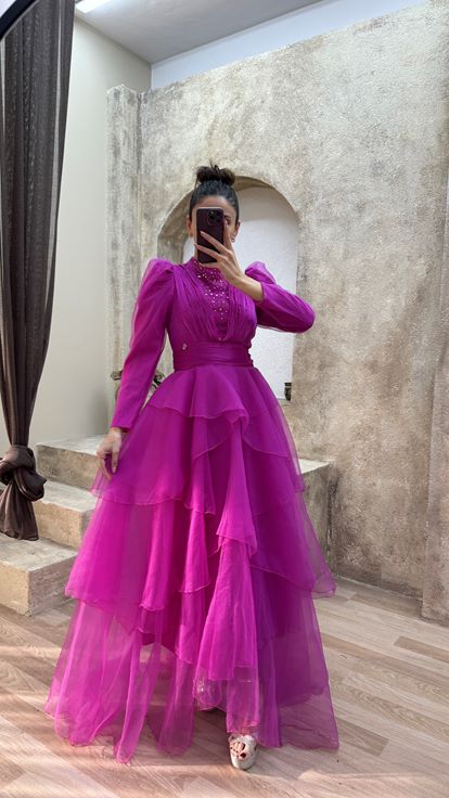 Pembe Göğsü Taş İşlemeli Tasarım Tül Tesettür Abiye Elbise