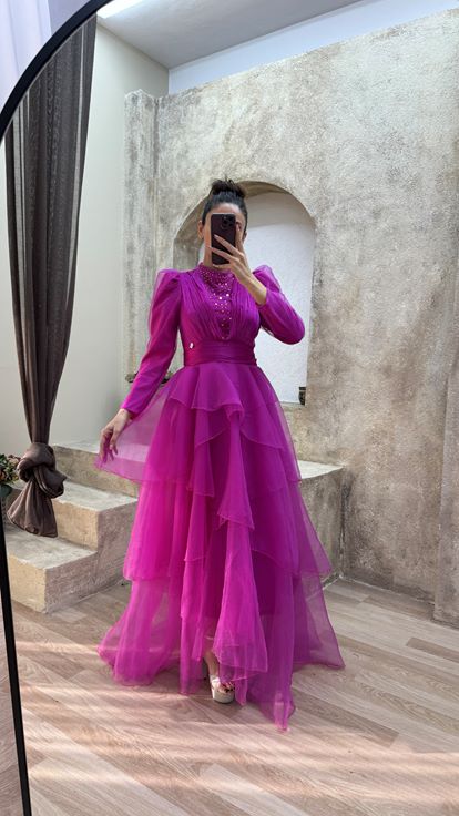 Pembe Göğsü Taş İşlemeli Tasarım Tül Tesettür Abiye Elbise