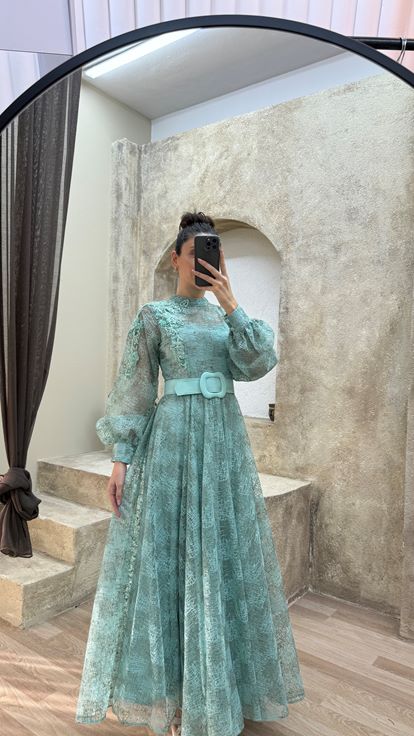 Vestido de noche de diseño de diseño de hombros con detalle de manga globo verde menta