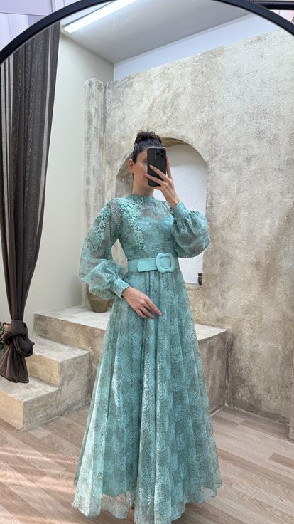 Vestido de noche de diseño de diseño de hombros con detalle de manga globo verde menta