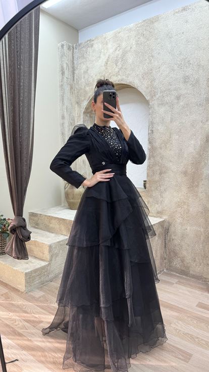 Siyah Göğsü Taş İşlemeli Tasarım Tül  Tesettür Abiye Elbise