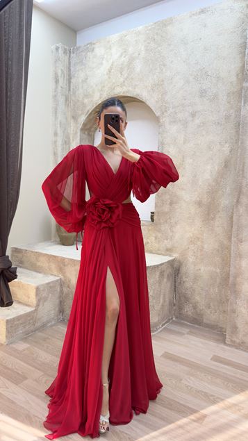 Kırmızı Sırt Detay Beli Gül Tasarım Şifon Abiye Elbise