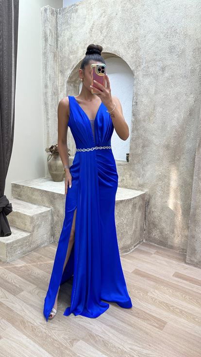 Saks Sırt Detay Yırtmaçlı Drapeli Tasarım Elbise