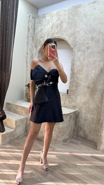 Mini Vestido Negro Sin Tirantes Con Detalle De Detalle Frontal Stone
