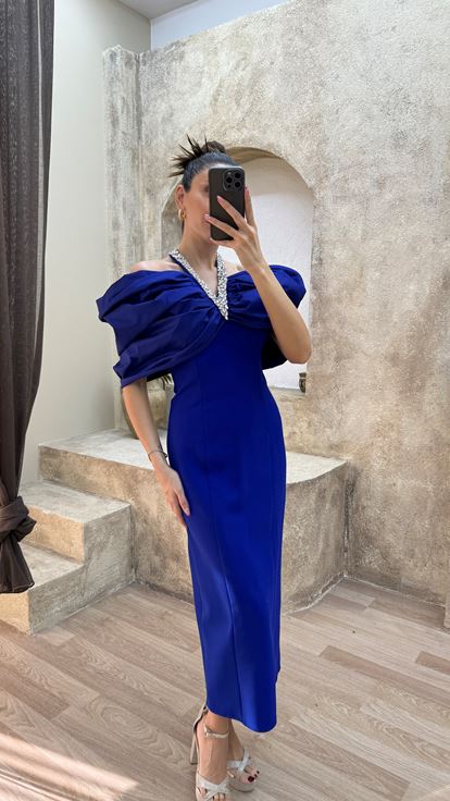 Vestido de noche ajustado con detalle en el cuello de Saks  vestido de diseñador