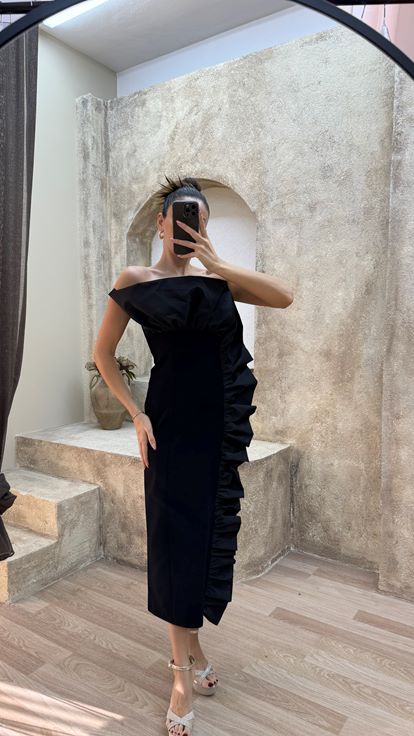 Schwarzes trägerloses Designer Kleid mit Rüschendetails