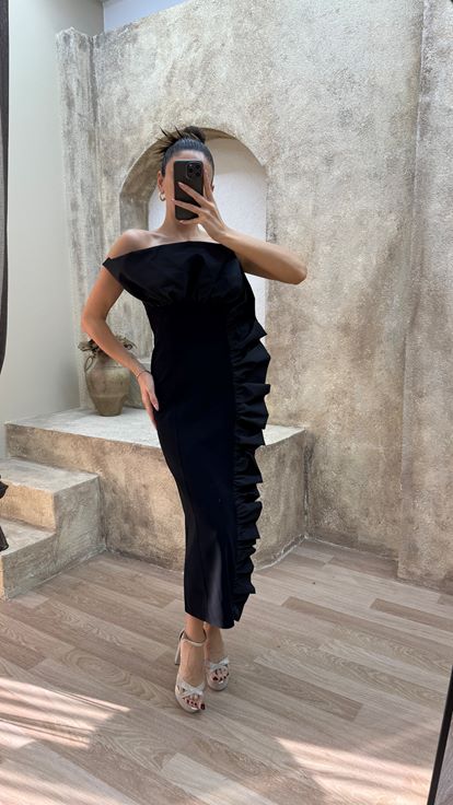 Schwarzes trägerloses Designer Kleid mit Rüschendetails