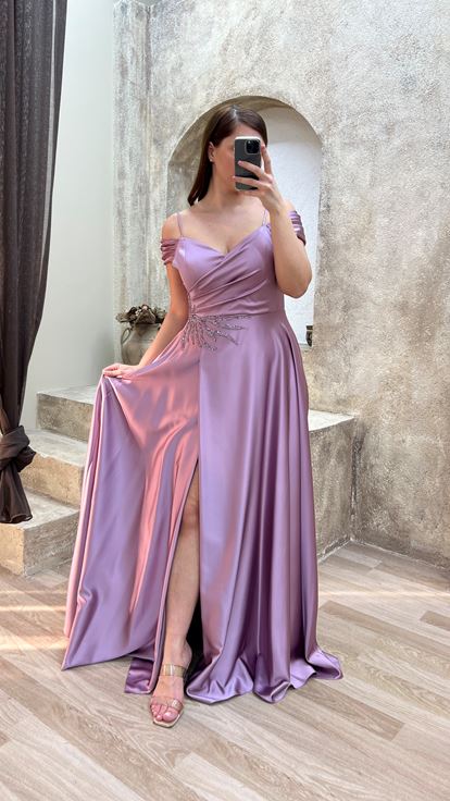 Vestido de noche de talla grande con cuello cruzado de cuello cruzado de diseño bordado de satén