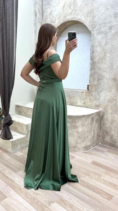 Khakifarbenes Abendkleid aus Satin in Übergröße mit Herzausschnitt