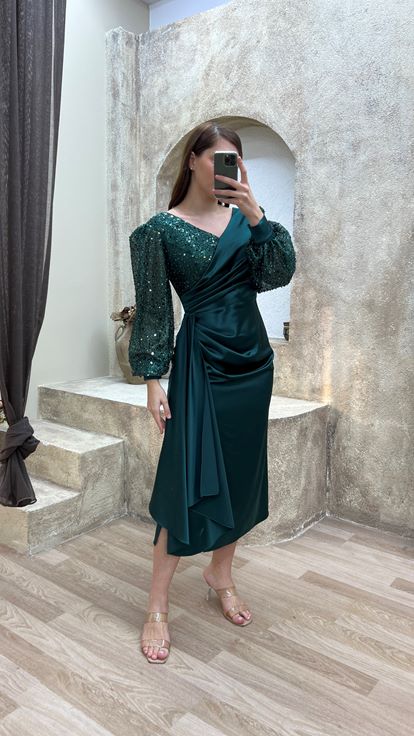 Zümrüt Yeşili Kruvaze Yaka Balon Kol Tasarım Saten Büyük Beden Elbise