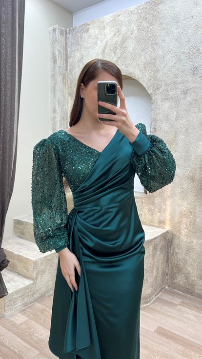 Zümrüt Yeşili Kruvaze Yaka Balon Kol Tasarım Saten Büyük Beden Elbise