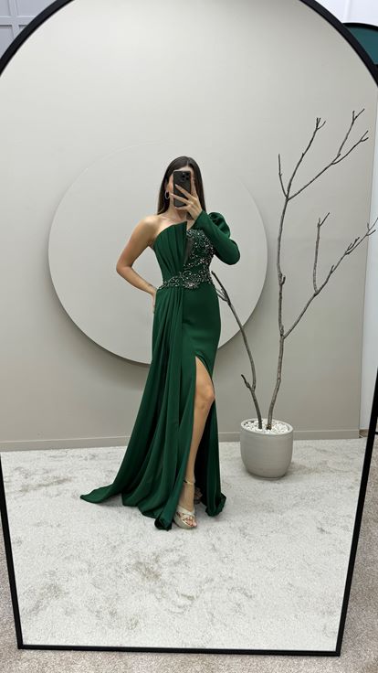 Emerald Green Single Sleeve Pleated Detail Embroidered Design Evening Dress