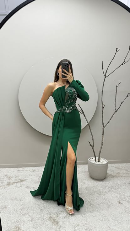 Emerald Green Single Sleeve Pleated Detail Embroidered Design Evening Dress