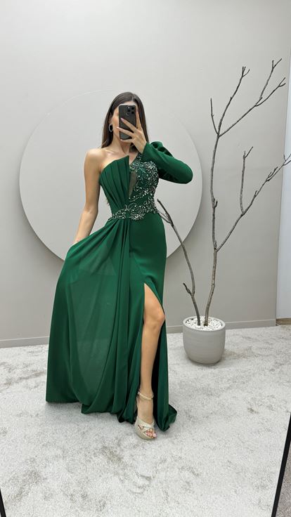 Emerald Green Single Sleeve Pleated Detail Embroidered Design Evening Dress