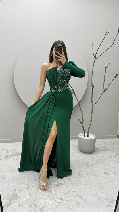 Emerald Green Single Sleeve Pleated Detail Embroidered Design Evening Dress