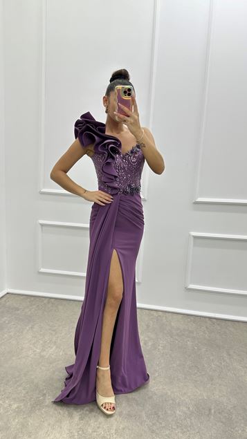 Vestido de noche de diseño bordado con detalle de volante de inercia de un hombro lila