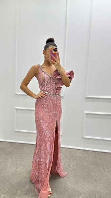 Vestido de noche de diseño bordado con detalle de volante de hombro rosa