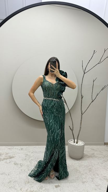 Emerald Green Evening Dress with Ruffled Shoulder Detail and Embroidery 