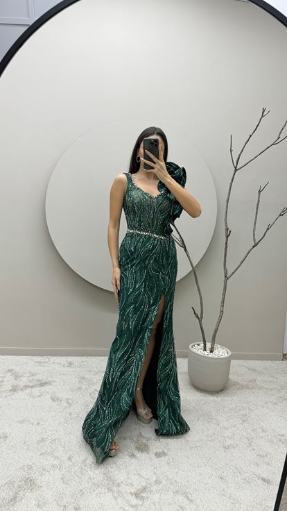 Emerald Green Evening Dress with Ruffled Shoulder Detail and Embroidery 