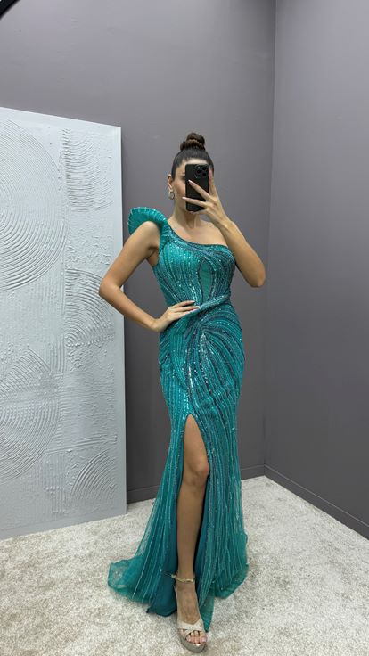 Yeşil Tek Omuz Volan Detay İşlemeli Tasarım Abiye Elbise