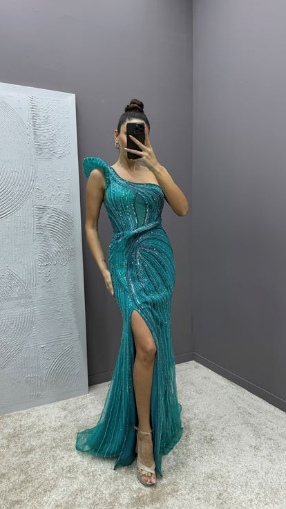 Yeşil Tek Omuz Volan Detay İşlemeli Tasarım Abiye Elbise