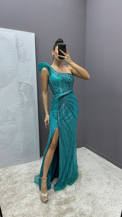 Yeşil Tek Omuz Volan Detay İşlemeli Tasarım Abiye Elbise