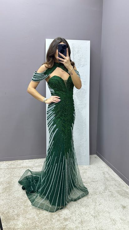 Emerald Green Neck Detail Embroidered Design Evening Dress