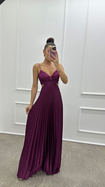 Vestido de noche de diseño plisado con detalle de espalda fucsia