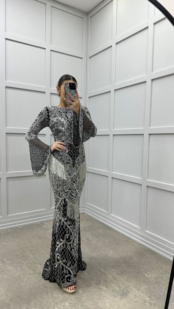 Siyah Kol Detay Püsküllü Özel İşlemeli Tasarım Abiye Elbise