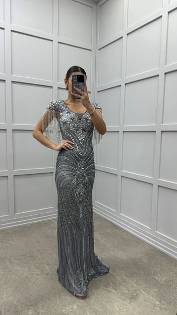 Braccia Dei Dettagli Del Torace Grigio Abito Da Design Ricamato Speciale