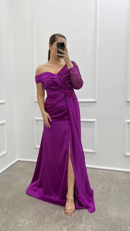 Fuşya Tek Kol Asimetrik Detay İşlemeli Tasarım Saten Büyük Beden Abiye Elbise