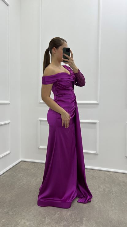 Fuşya Tek Kol Asimetrik Detay İşlemeli Tasarım Saten Büyük Beden Abiye Elbise