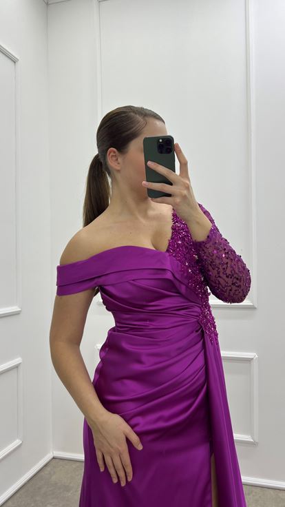 Fuşya Tek Kol Asimetrik Detay İşlemeli Tasarım Saten Büyük Beden Abiye Elbise