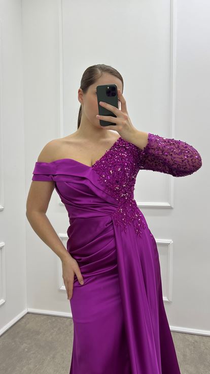 Fuşya Tek Kol Asimetrik Detay İşlemeli Tasarım Saten Büyük Beden Abiye Elbise